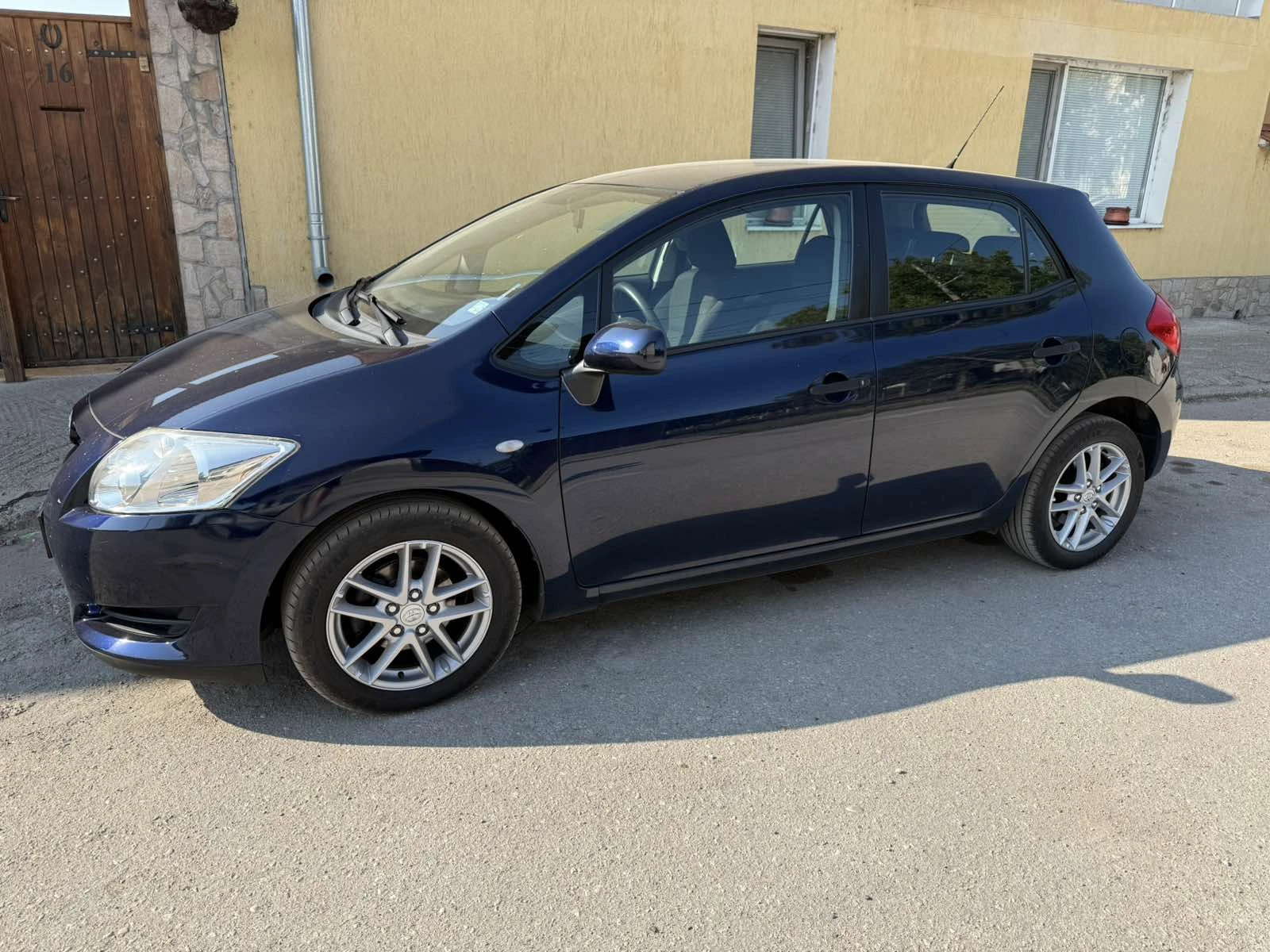 Toyota Auris 1.4 D4D, снимка 2 - Автомобили и джипове - 56527800
