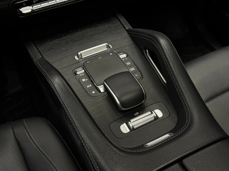 Mercedes-Benz GLE 400 d 4Matic AMG* Camera* 360 Pano, снимка 12 - Автомобили и джипове - 50532515