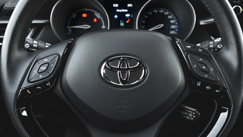 Toyota C-HR 2.0 Hybrid Club Automatic, снимка 13 - Автомобили и джипове - 51264360