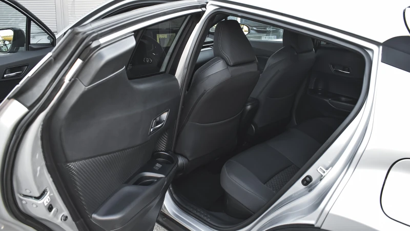 Toyota C-HR 2.0 Hybrid Club Automatic, снимка 9 - Автомобили и джипове - 51264360