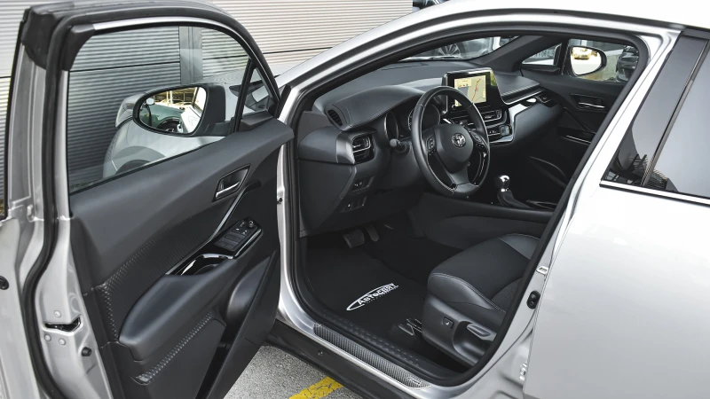 Toyota C-HR 2.0 Hybrid Club Automatic, снимка 8 - Автомобили и джипове - 51264360