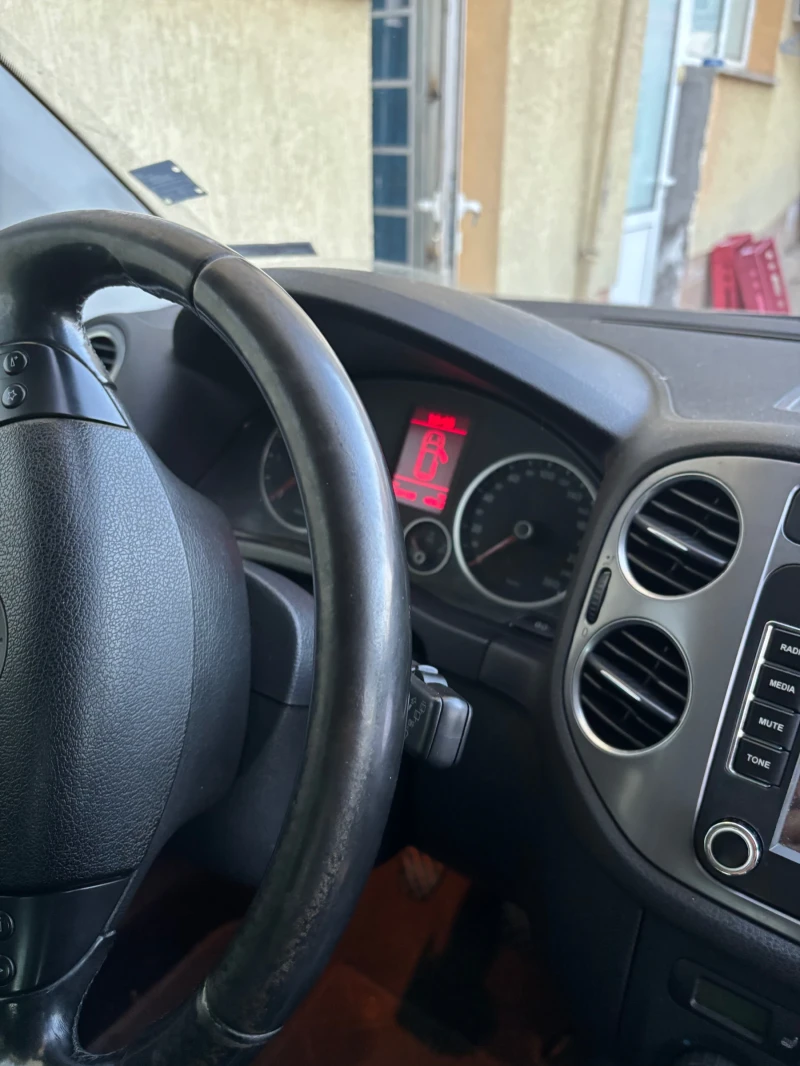 VW Tiguan, снимка 5 - Автомобили и джипове - 53200843
