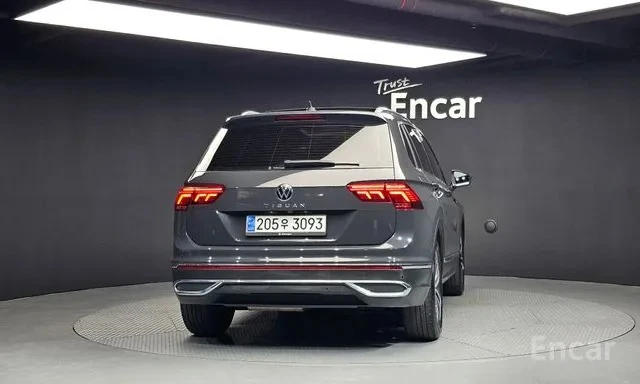 VW Tiguan 2.0 TDI Prestige | HUD | Адаптивен круиз | 360 , снимка 4 - Автомобили и джипове - 55663326
