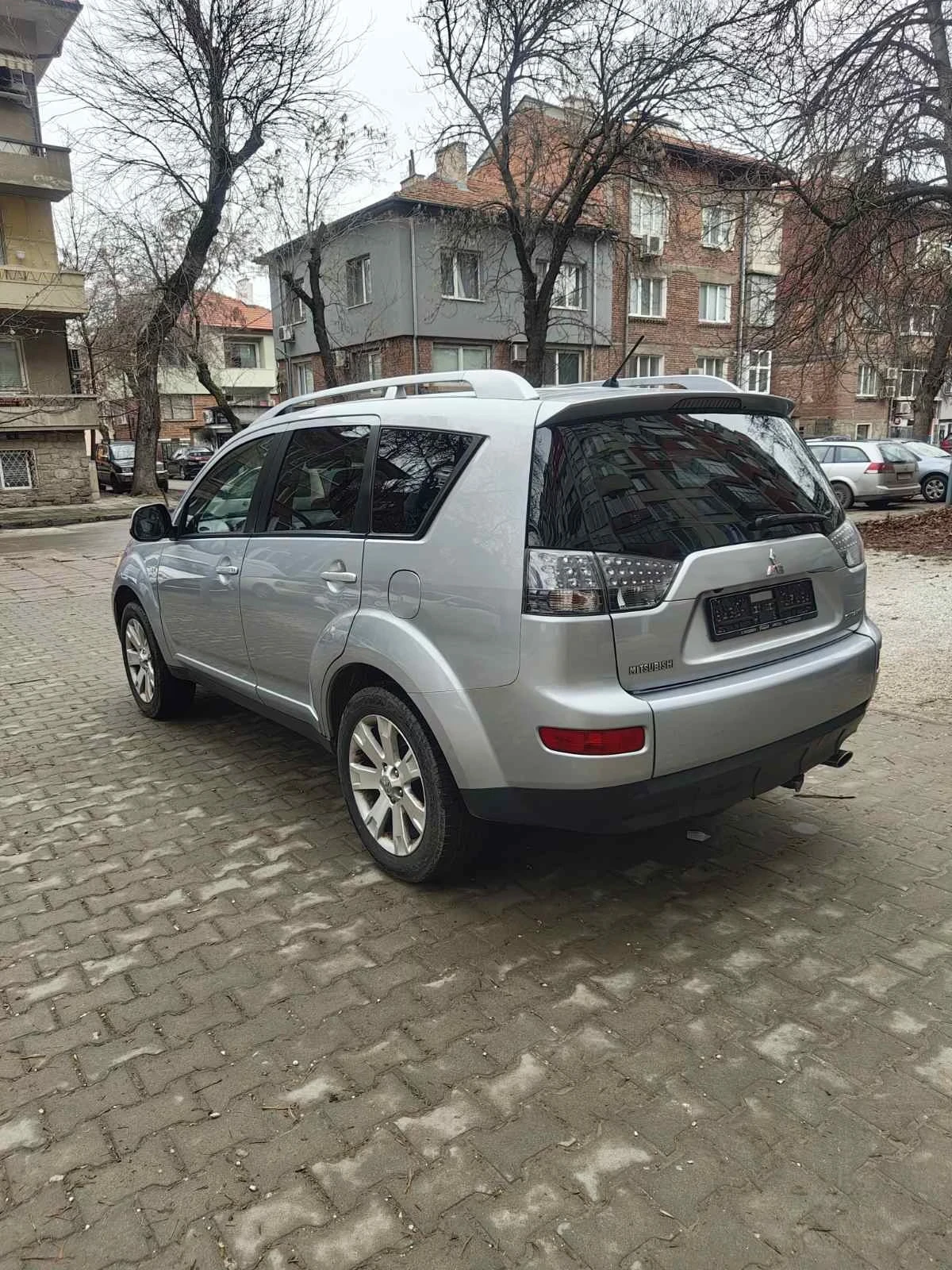 Mitsubishi Outlander 2.4 Автоматик/Газ 4х4/кожа, снимка 6 - Автомобили и джипове - 54041705