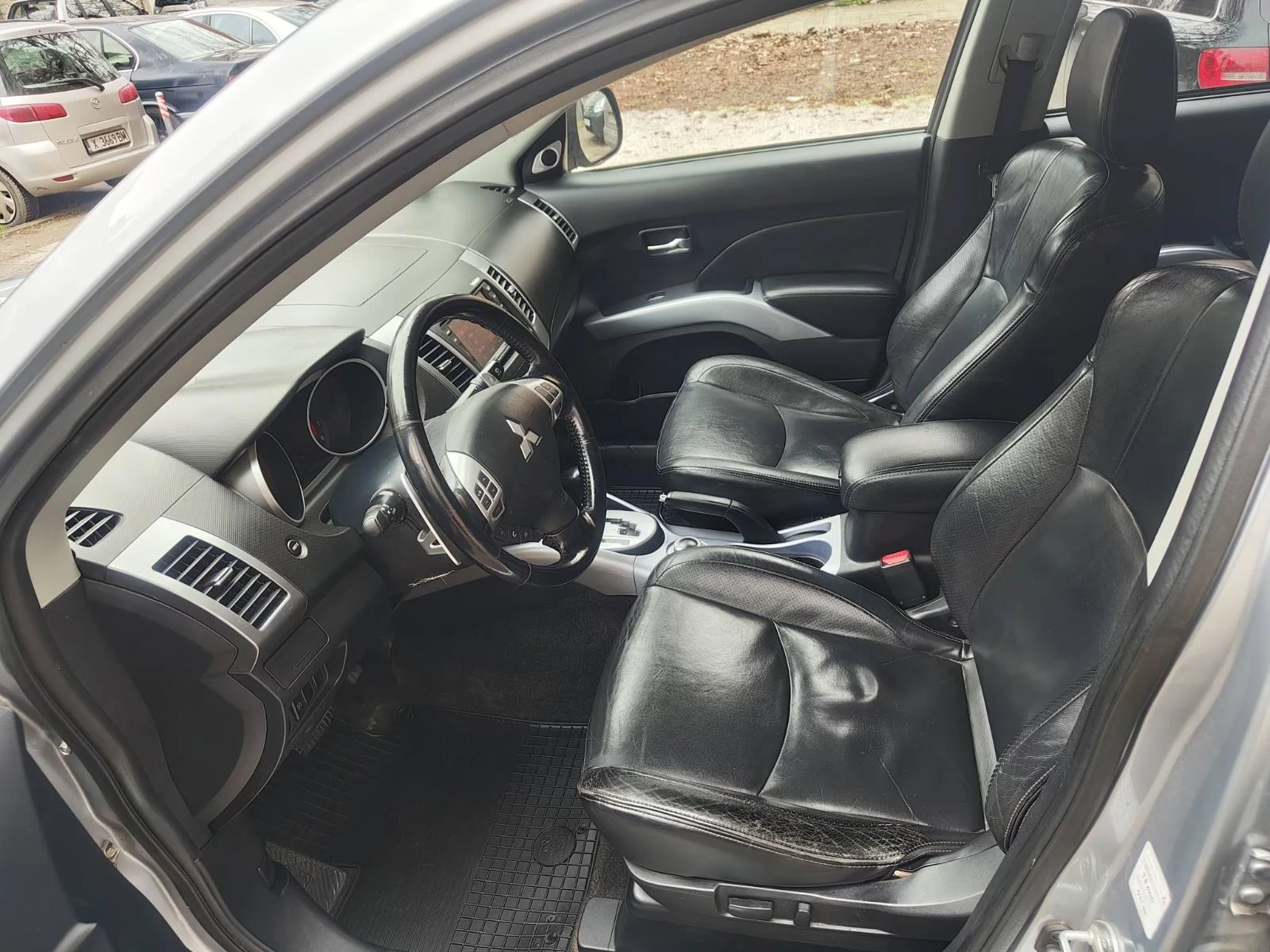 Mitsubishi Outlander 2.4 Автоматик/Газ 4х4/кожа, снимка 13 - Автомобили и джипове - 54041705