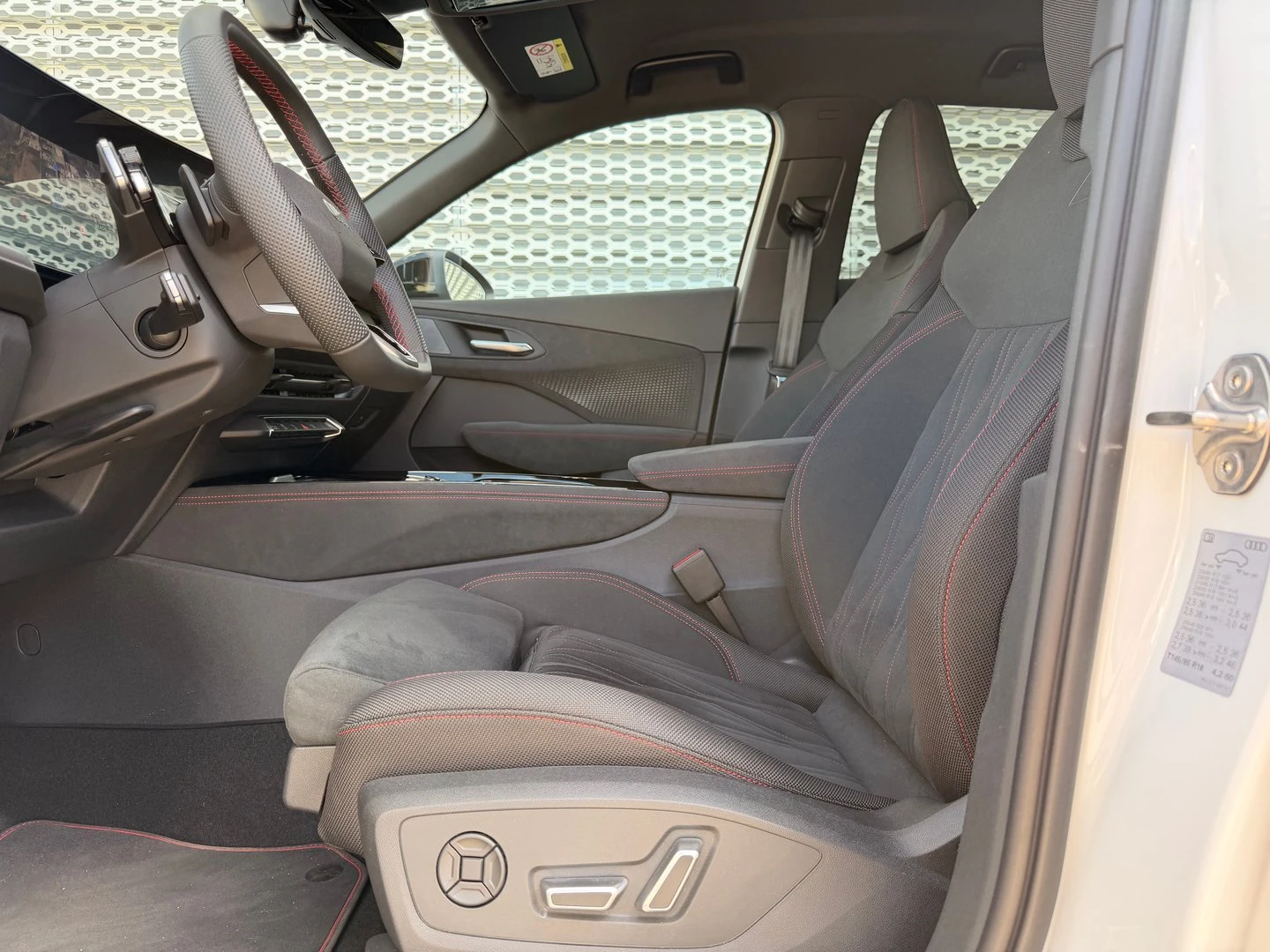 Audi Q3, снимка 8 - Автомобили и джипове - 54750995