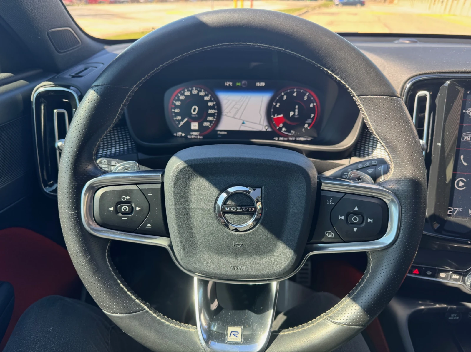 Volvo XC40 T5* R-DESIGN* AWD* КАМЕРИ* ПАНО* ПОДГРЕВ* , снимка 7 - Автомобили и джипове - 54382944