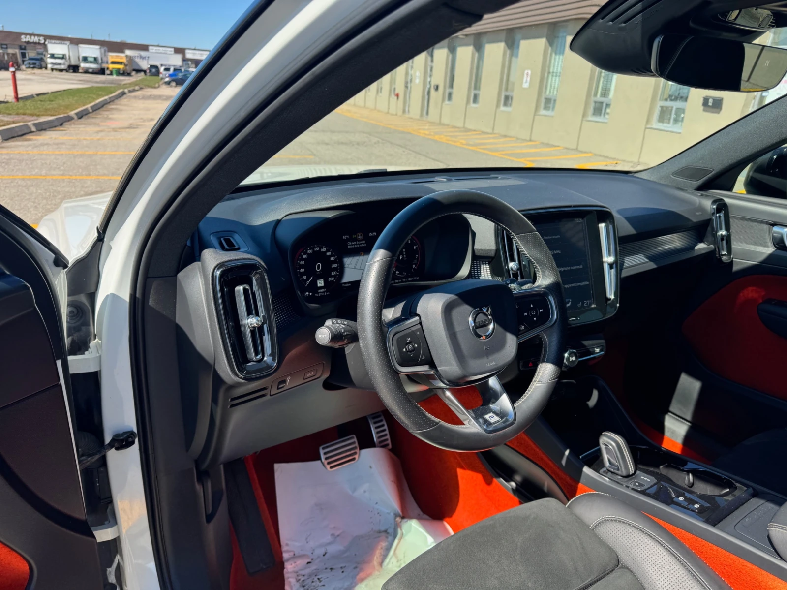 Volvo XC40 T5* R-DESIGN* AWD* КАМЕРИ* ПАНО* ПОДГРЕВ* , снимка 6 - Автомобили и джипове - 54382944