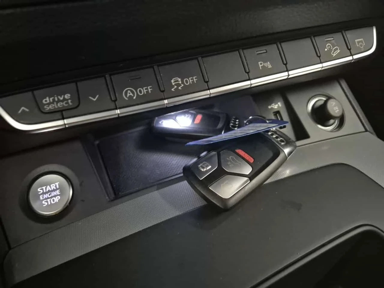 Audi Q5 PROGRESSIV| DISTRONIC| PANO| ПОДГРЕВИ| 2 КЛЮЧА, снимка 13 - Автомобили и джипове - 54435743