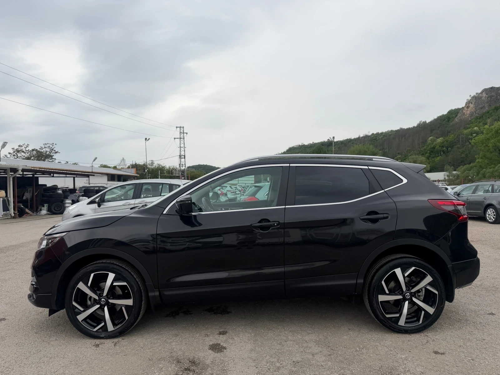 Nissan Qashqai 1.2i 109 000km КОЖА/ПАНОРАМА/ЕЛ.СЕДАЛКИ, снимка 6 - Автомобили и джипове - 54479284