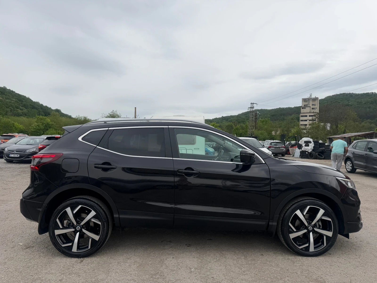 Nissan Qashqai 1.2i 109 000km КОЖА/ПАНОРАМА/ЕЛ.СЕДАЛКИ, снимка 2 - Автомобили и джипове - 54479284