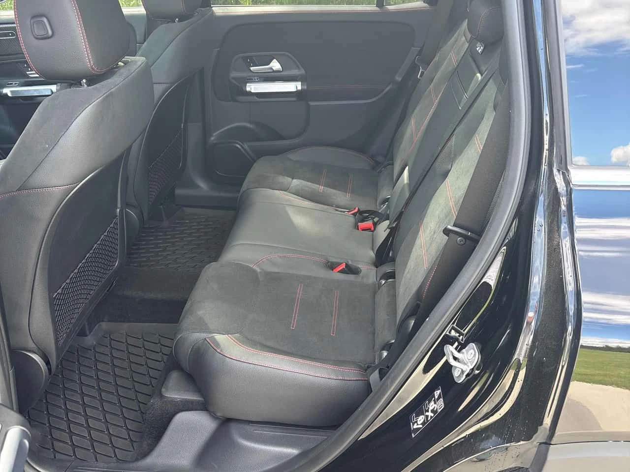 Mercedes-Benz GLB * 250 * АВТОКРЕДИТ БЕЗ ПЪРВОНАЧАЛНА ВНОСКА* , снимка 12 - Автомобили и джипове - 54828969