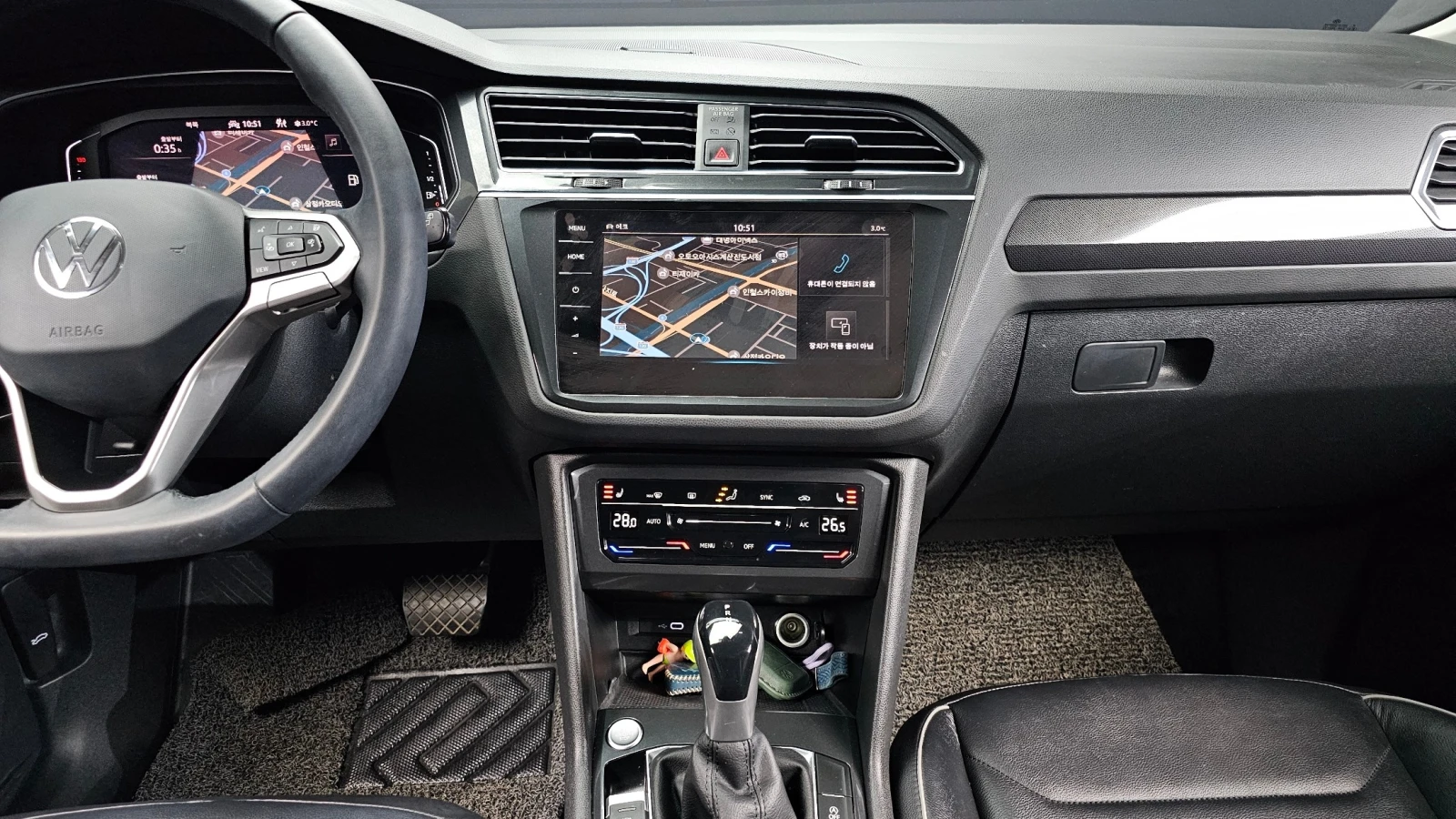 VW Tiguan 2.0 TDI Prestige | HUD | Адаптивен круиз | 360 , снимка 14 - Автомобили и джипове - 55663326