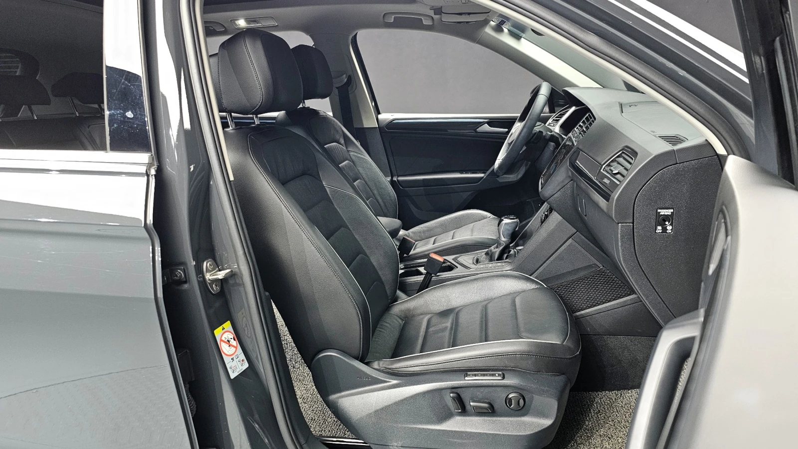 VW Tiguan 2.0 TDI Prestige | HUD | Адаптивен круиз | 360 , снимка 10 - Автомобили и джипове - 55663326