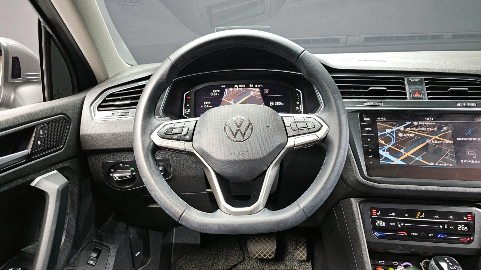 VW Tiguan 2.0 TDI Prestige | HUD | Адаптивен круиз | 360 , снимка 13 - Автомобили и джипове - 55663326