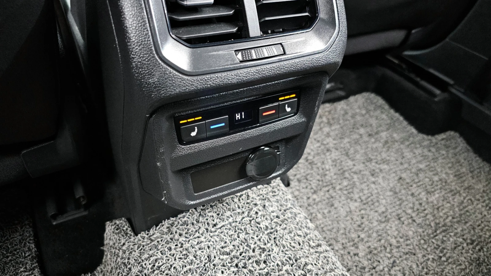 VW Tiguan 2.0 TDI Prestige | HUD | Адаптивен круиз | 360 , снимка 16 - Автомобили и джипове - 55663326