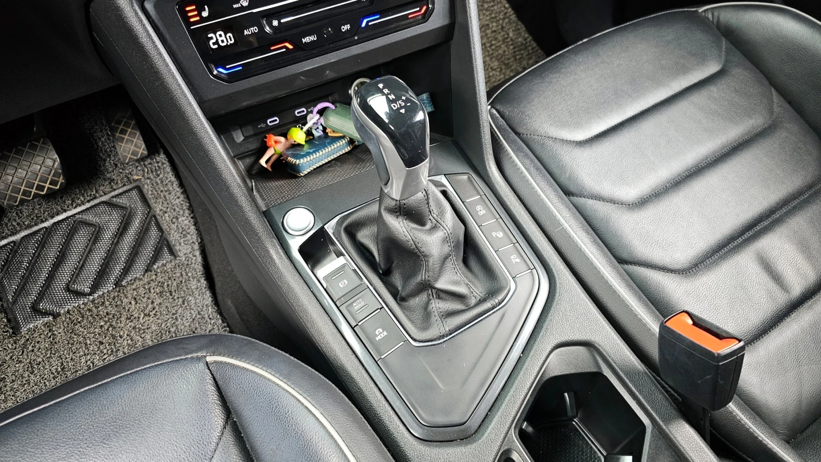 VW Tiguan 2.0 TDI Prestige | HUD | Адаптивен круиз | 360 , снимка 9 - Автомобили и джипове - 55663326