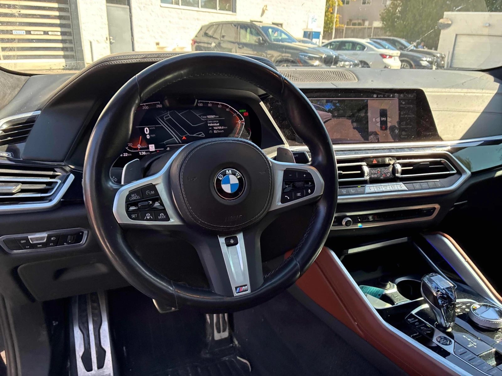 BMW X6 xDrive40i* M-pack* 360* H&K* Pano* Dist* HUD* Обду, снимка 7 - Автомобили и джипове - 56249601