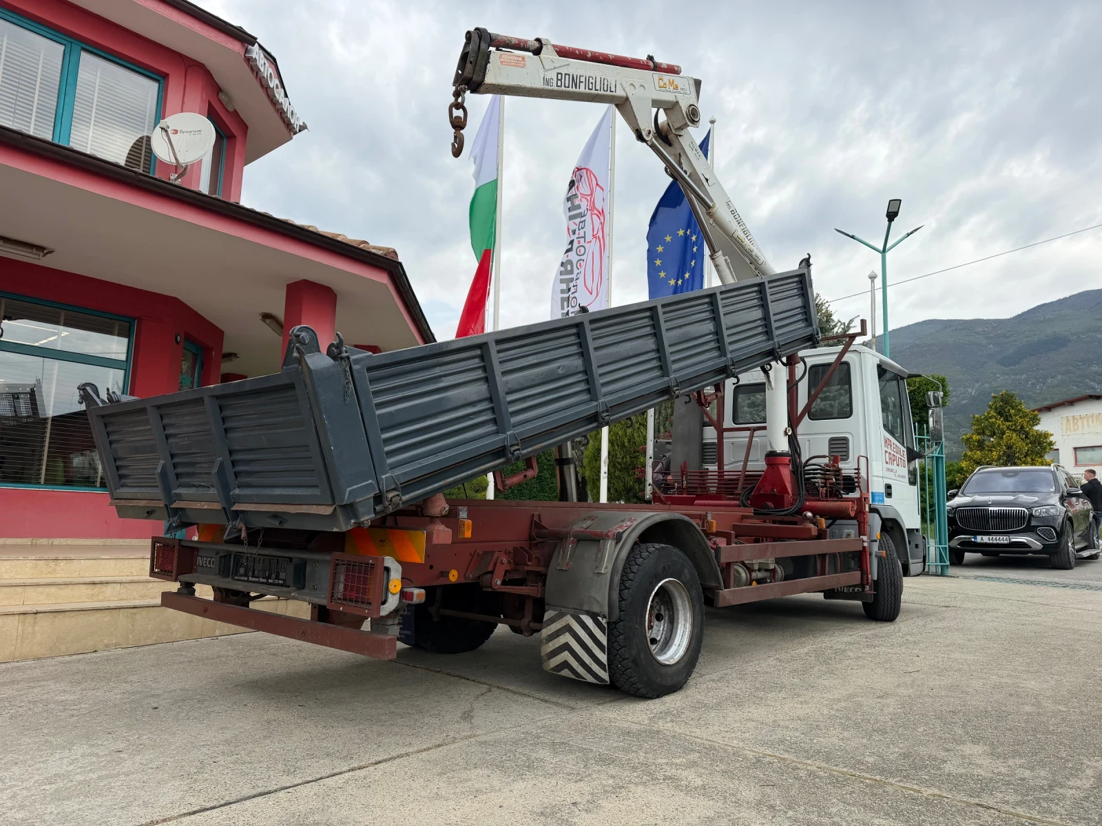 Iveco Daily 100E15* Тристранен самосвал + Кран, снимка 13 - Бусове и автобуси - 54354534