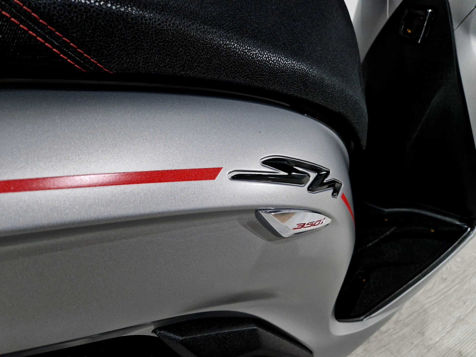 Honda Sh  350i SPORT ABS, LED, TC 2024г.!14085км!, снимка 12 - Мотоциклети и мототехника - 54934249