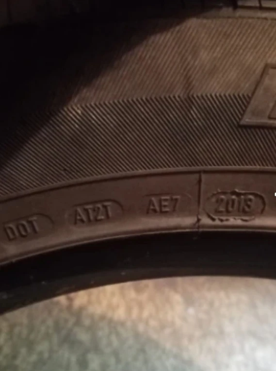 Гуми Зимни 255/55R18, снимка 4 - Гуми и джанти - 51211550