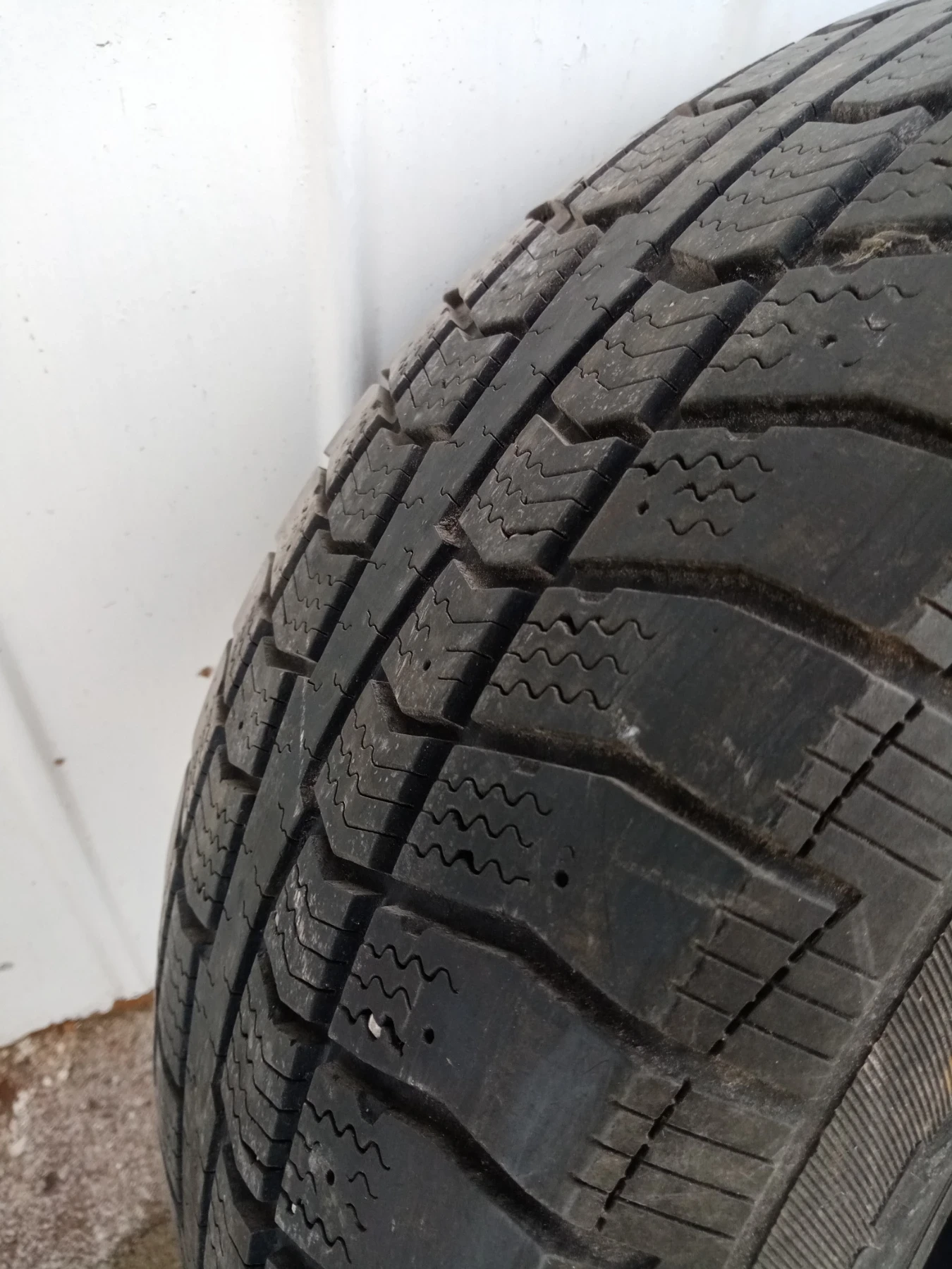 Гуми Зимни 255/55R18