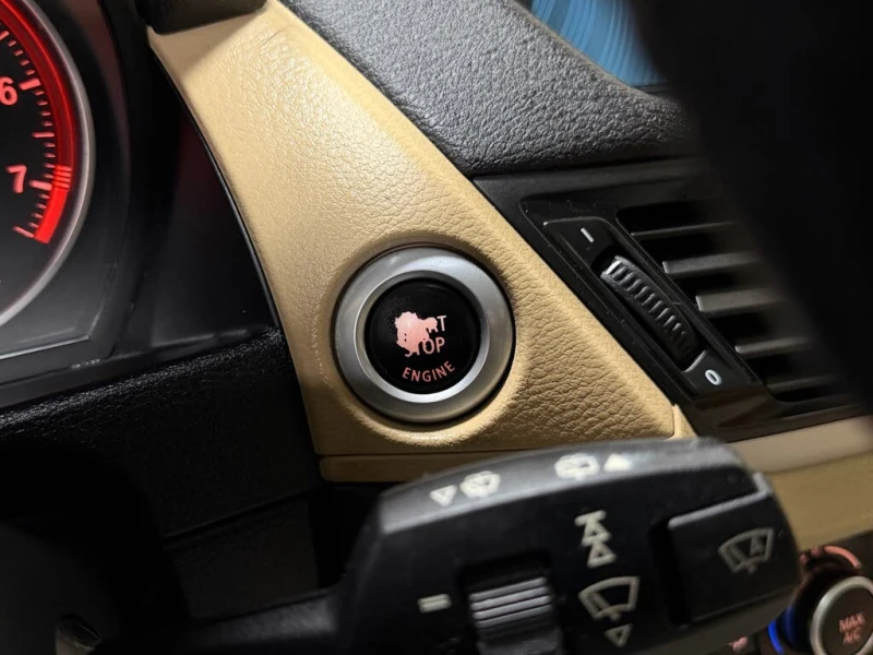 BMW iX1  xDrive28i* AWD* АвтоКредит* (ЦЕНА ДО БГ), снимка 13 - Автомобили и джипове - 53102363