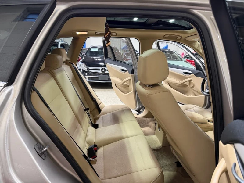 BMW iX1  xDrive28i* AWD* АвтоКредит* (ЦЕНА ДО БГ), снимка 10 - Автомобили и джипове - 53102363