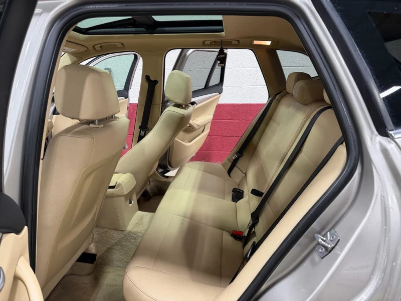 BMW iX1  xDrive28i* AWD* АвтоКредит* (ЦЕНА ДО БГ), снимка 11 - Автомобили и джипове - 53102363