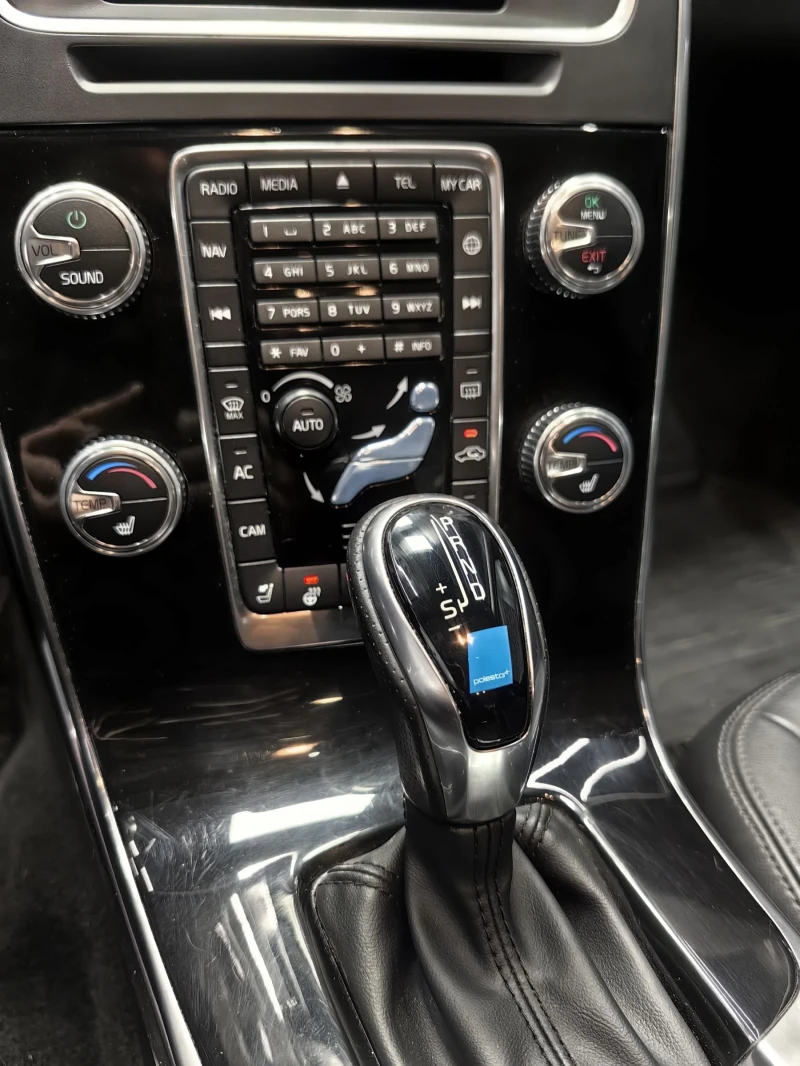 Volvo S60 T6* R-DESIGN* POLESTAR* ПОДГРЕВ* DIGITAL* LINE ASI, снимка 15 - Автомобили и джипове - 53561974