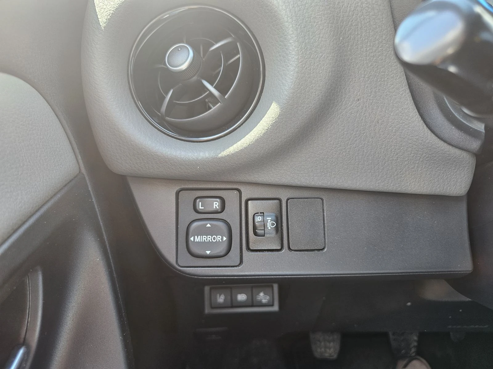 Toyota Yaris 1.5 TCe - изображение 10