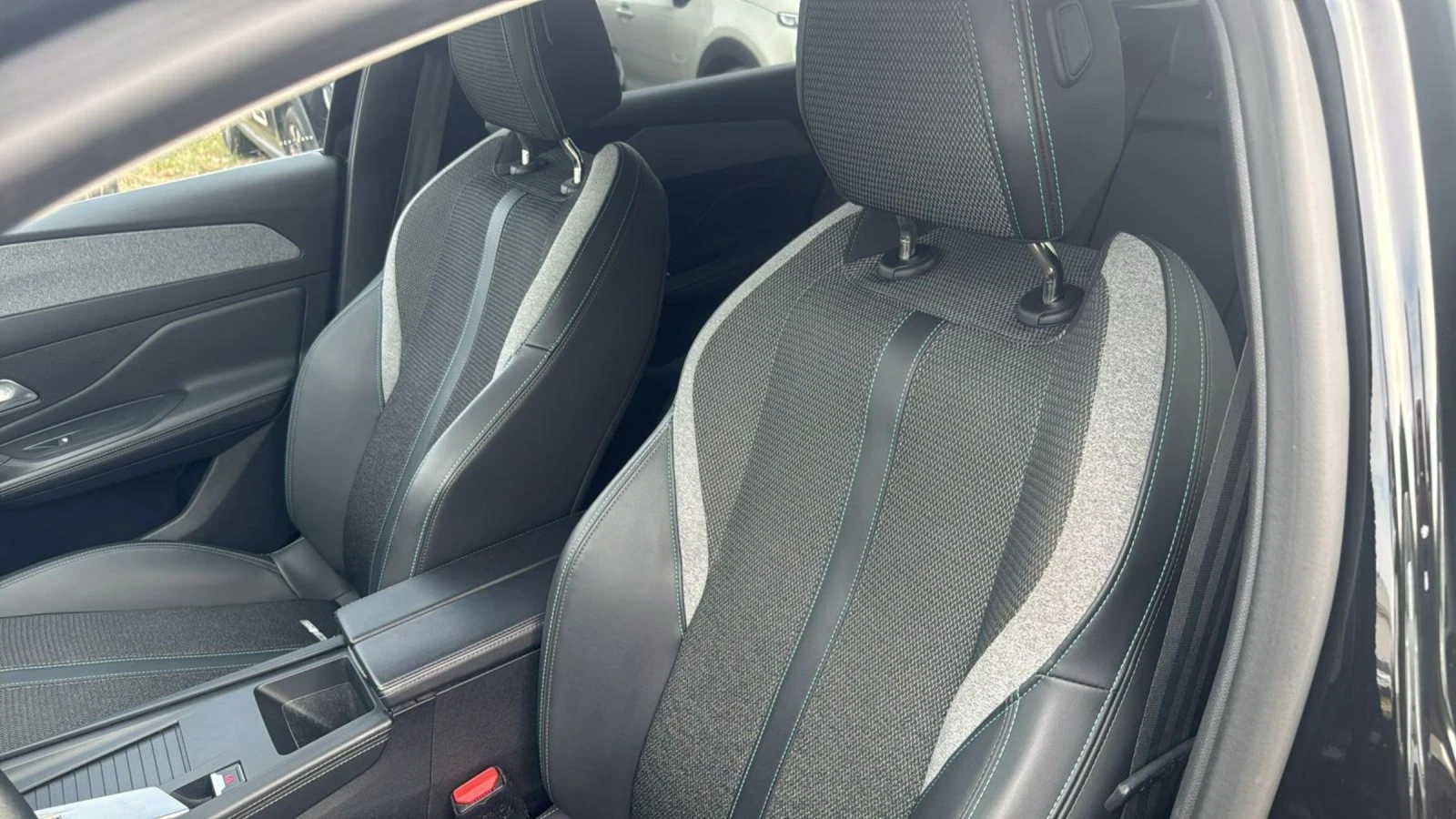 Peugeot 308 1.5 BlueHDi ALLURE  131 S&S EAT8 - изображение 6