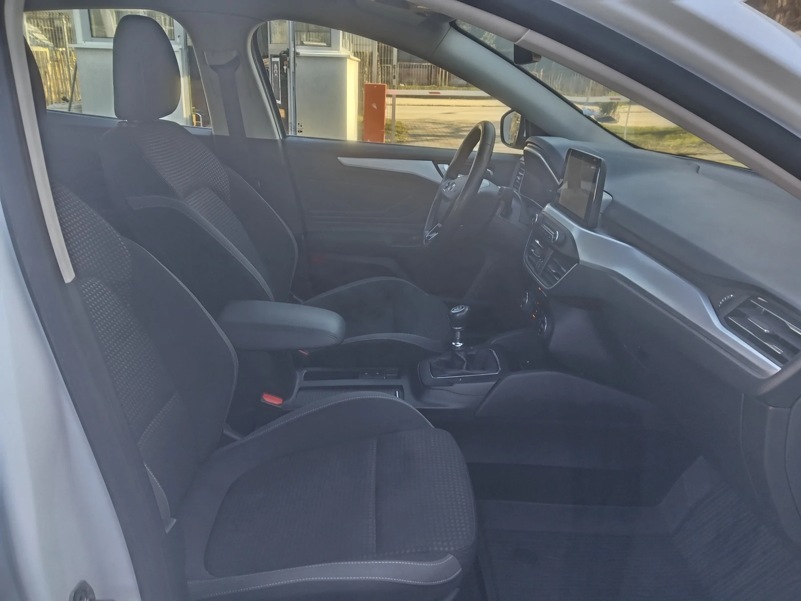 Ford Focus 1.0T Гаранционна - изображение 8