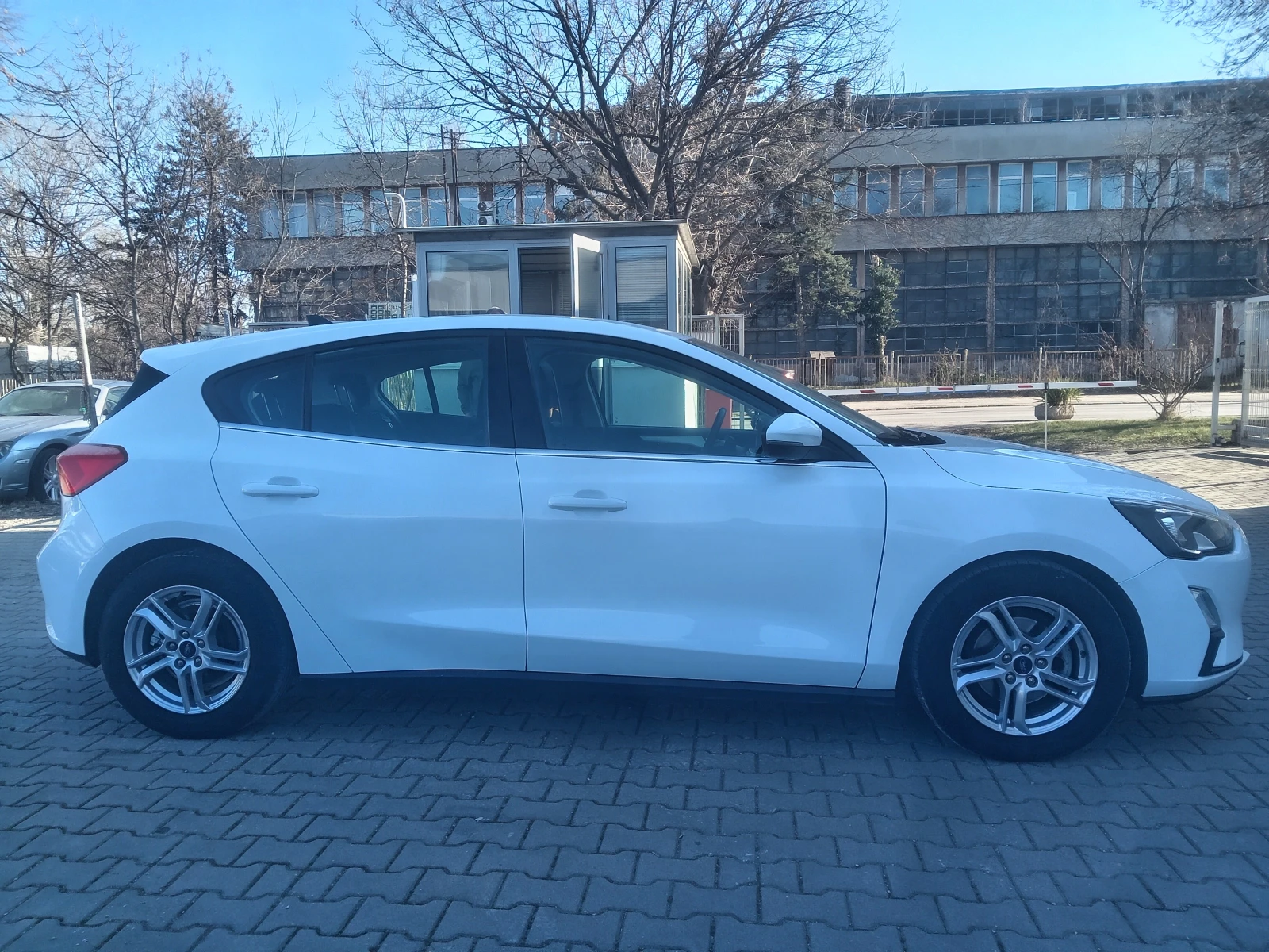 Ford Focus 1.0T Гаранционна - изображение 6