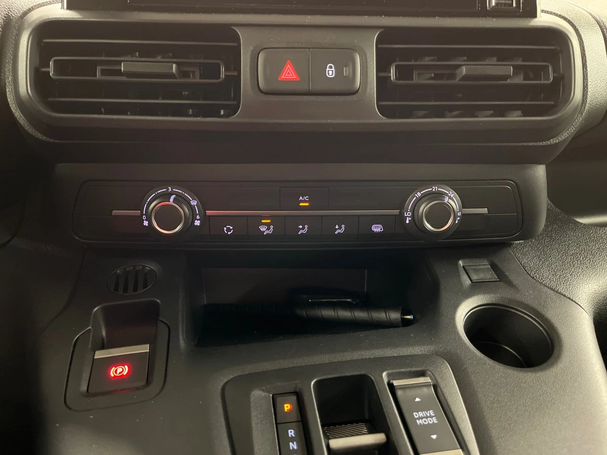 Opel Combo 50 kWh - Electric, снимка 13 - Автомобили и джипове - 54331404