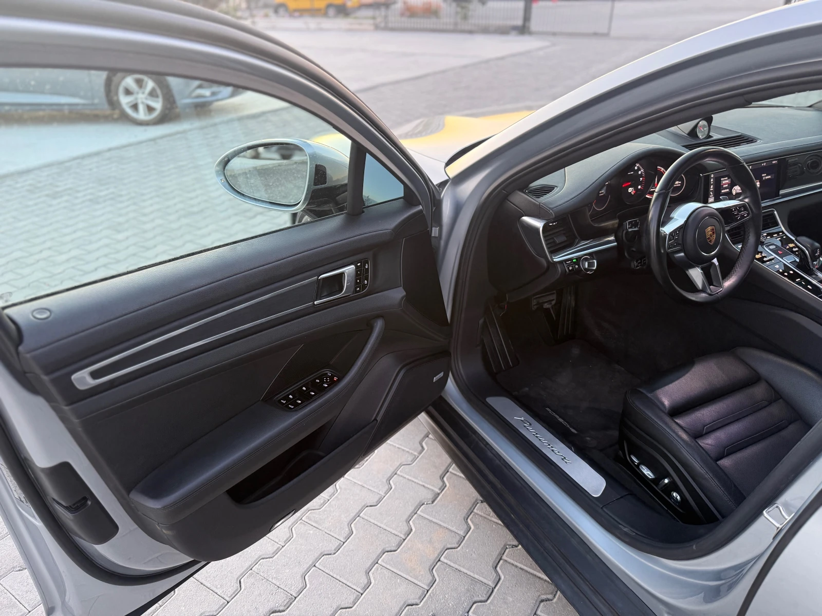 Porsche Panamera 3.0I СОБСТВЕН ЛИЗИНГ , снимка 11 - Автомобили и джипове - 54712422