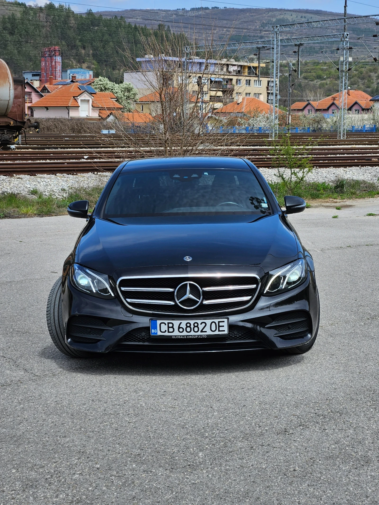 Mercedes-Benz E 220 4Matic AMG Night Pack Digital Heads Up, снимка 2 - Автомобили и джипове - 54755050