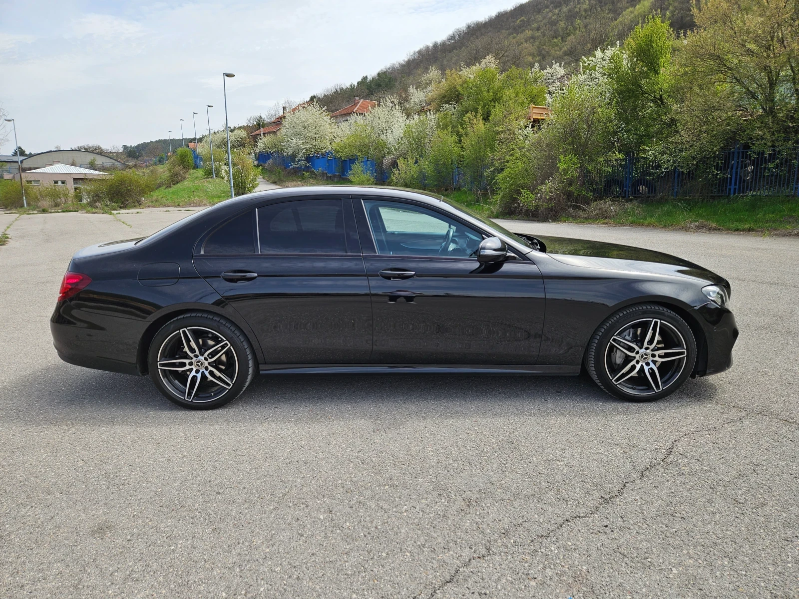 Mercedes-Benz E 220 4Matic AMG Night Pack Digital Heads Up, снимка 6 - Автомобили и джипове - 54755050