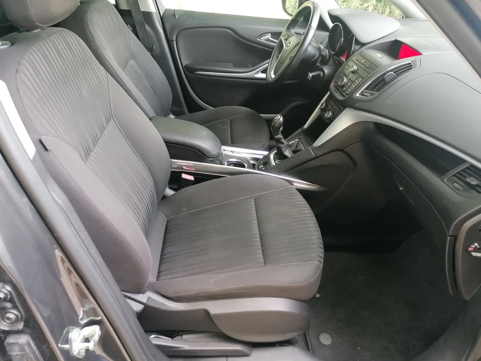 Opel Zafira 1.4 Швейцария 6+ 1, снимка 15 - Автомобили и джипове - 55376595