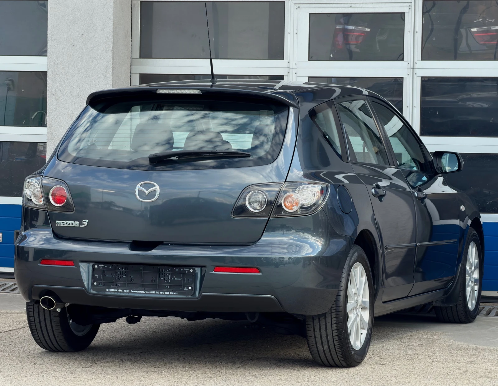 Mazda 3 1.6i/FACE-LIFT/ACTIVE/131.000KM/УНИКАЛНО ЗАПАЗЕНА, снимка 4 - Автомобили и джипове - 55416484