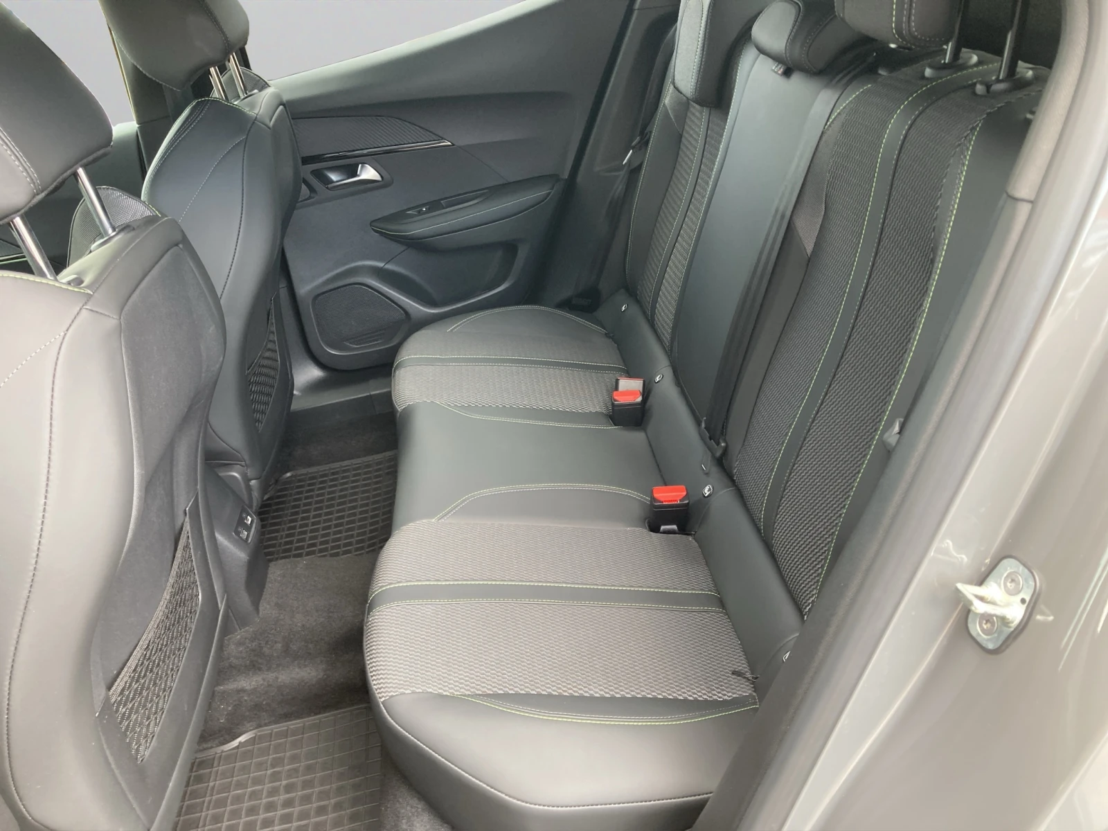 Peugeot 2008 GT 1.2 PureTech 145 HYBRID 48V e-DCS6 EURO 6.4, снимка 10 - Автомобили и джипове - 55446359