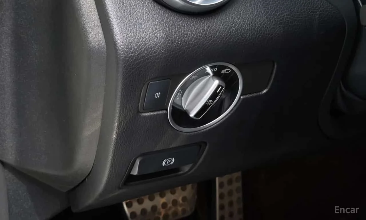 Mercedes-Benz SLK * 200 Blue Efficiency * CARFAX * ЦЕНА ДО БГ, снимка 9 - Автомобили и джипове - 55530908