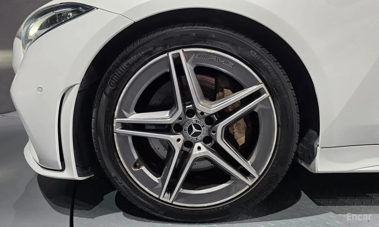 Mercedes-Benz CLS 300 * AMG Line * АВТОКРЕДИТ * ГЛАВНО ПРЕДСТАВИТЕЛСТВО, снимка 5 - Автомобили и джипове - 55950764