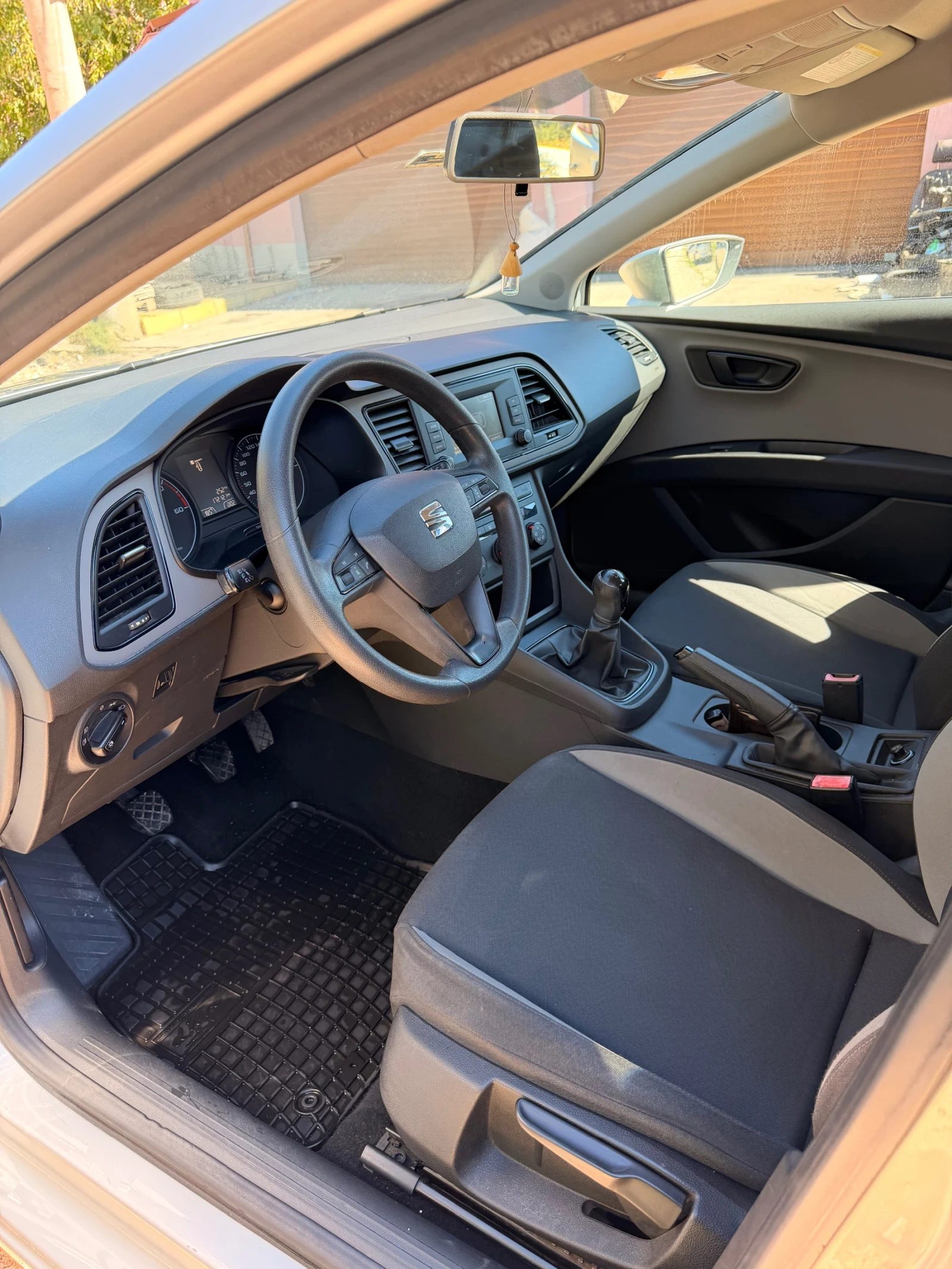 Seat Leon 1.6tdi 105 start stop, снимка 9 - Автомобили и джипове - 56423700
