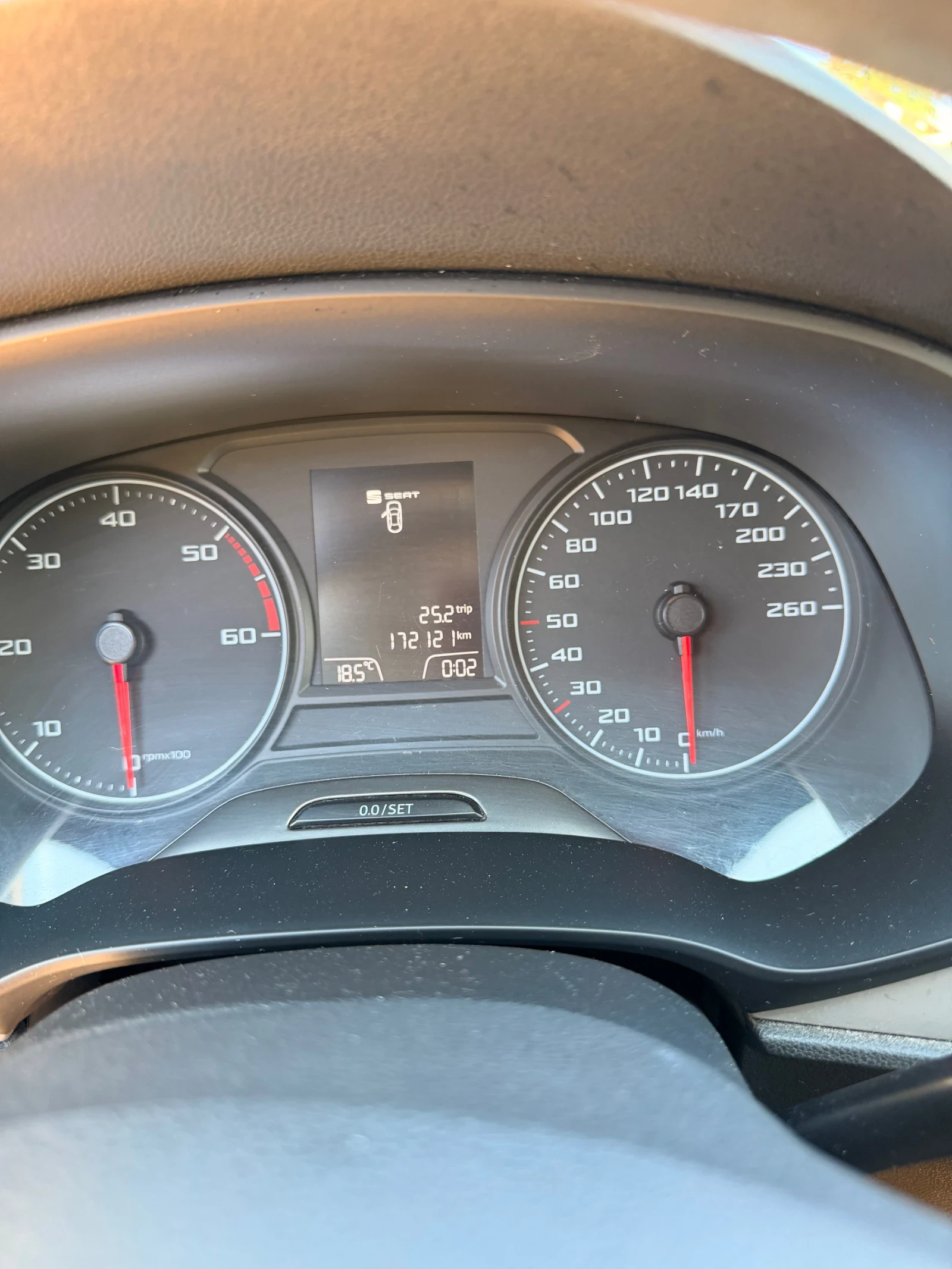 Seat Leon 1.6tdi 105 start stop, снимка 8 - Автомобили и джипове - 56423700