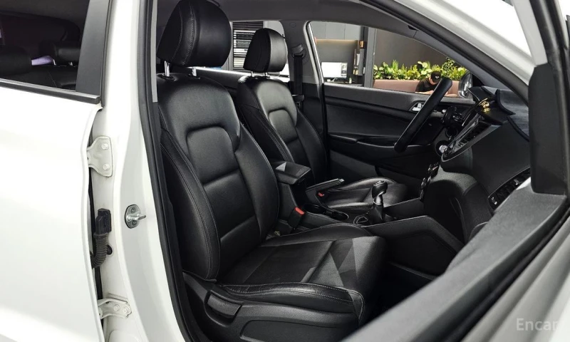 Hyundai Tucson, снимка 10 - Автомобили и джипове - 53011027