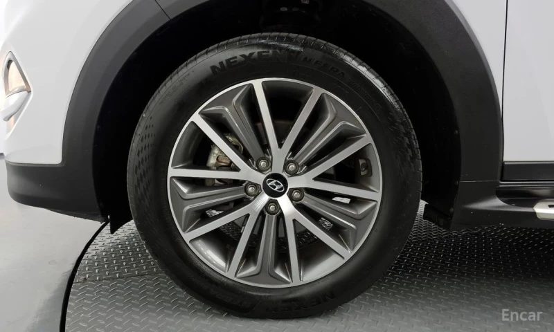 Hyundai Tucson, снимка 5 - Автомобили и джипове - 53011027