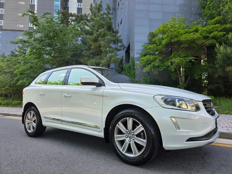 Volvo XC60 D4 - САМО 30% АВАНС, снимка 2 - Автомобили и джипове - 55927658