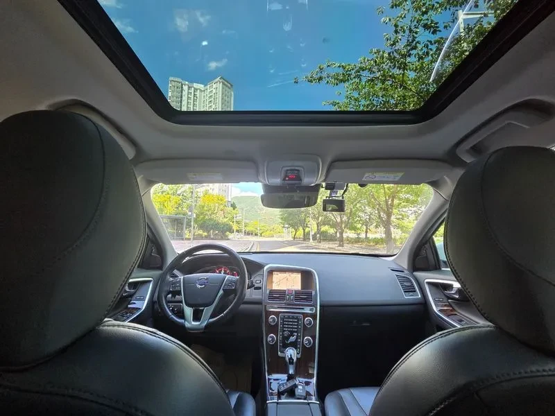 Volvo XC60 D4 - САМО 30% АВАНС, снимка 14 - Автомобили и джипове - 55927658
