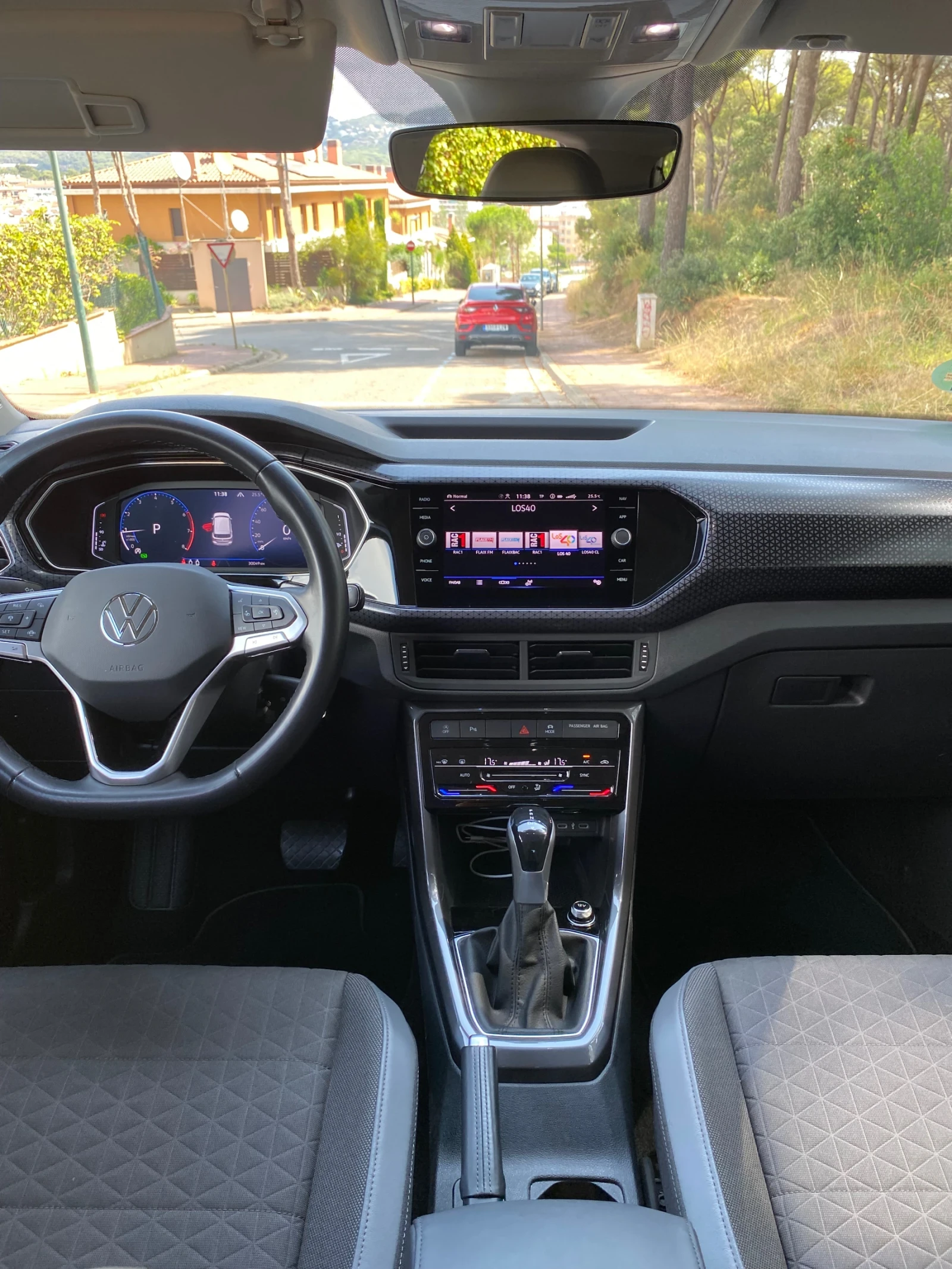 VW T-Cross 1.5 TFSI - изображение 8